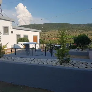 https://petrit-guesthouse.albaniahotels.org